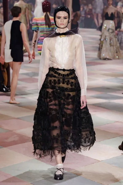 Look 29